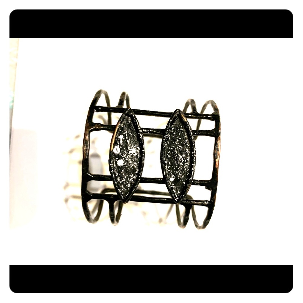 Stainless geometrical cuff bracelet in black.